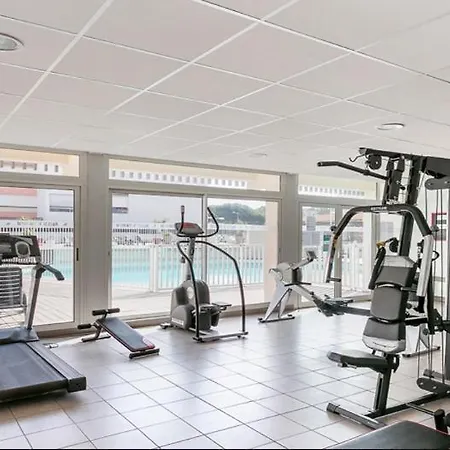 T2 4 Couchages Centre Port Du Cap D'agde , Climatisation , Piscine Διαμέρισμα *